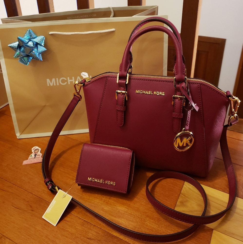 Michael Kors Sachet Set for woman